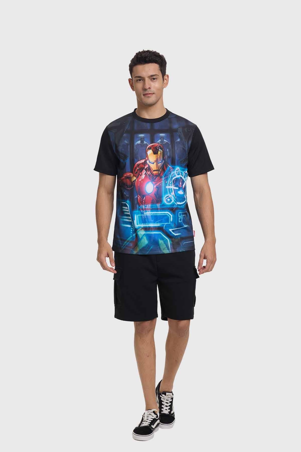 Polera hombre Iron Man negra con diseño gráfico vibrante