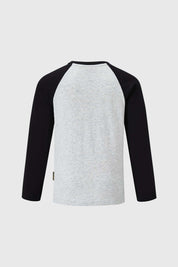 Polera niño Batman gris melange con estampado divertido y mangas negras.