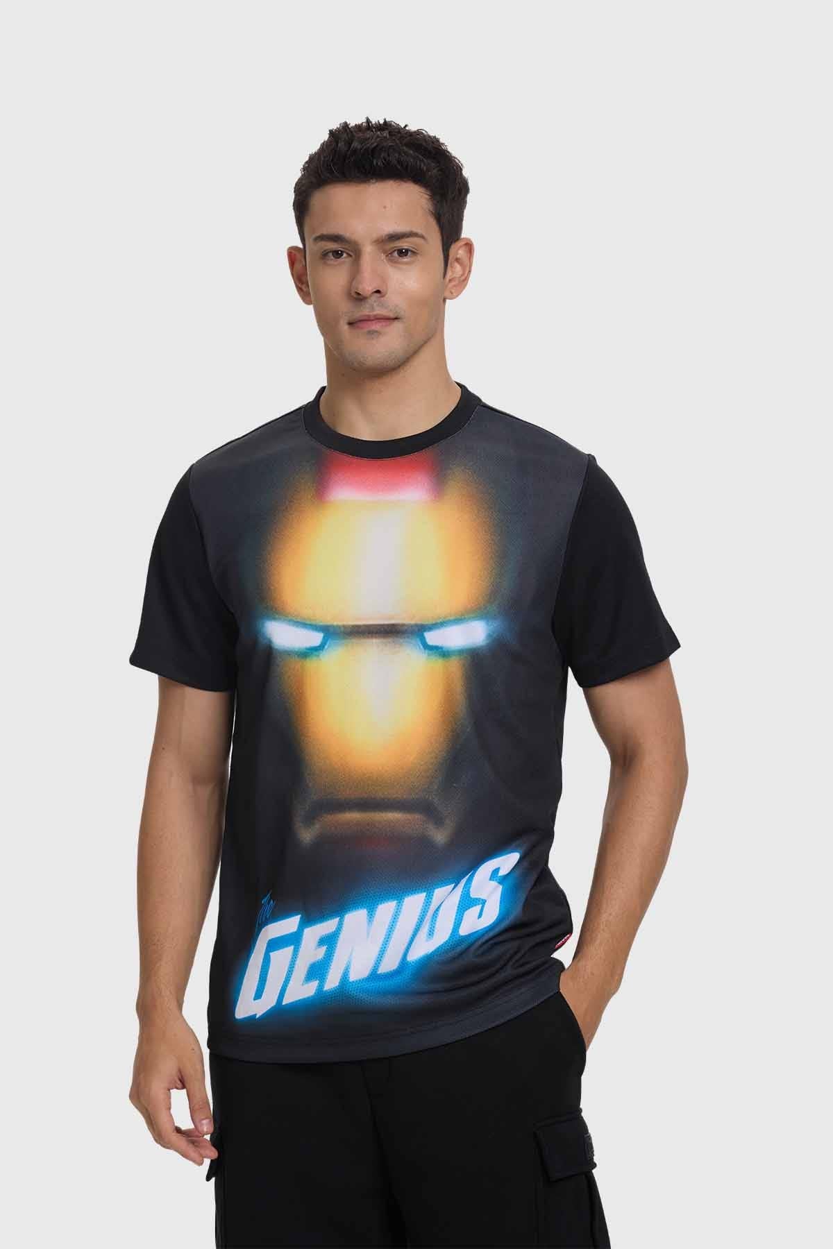 Polera negra de hombre con estampado de Iron Man y texto GENIUS.