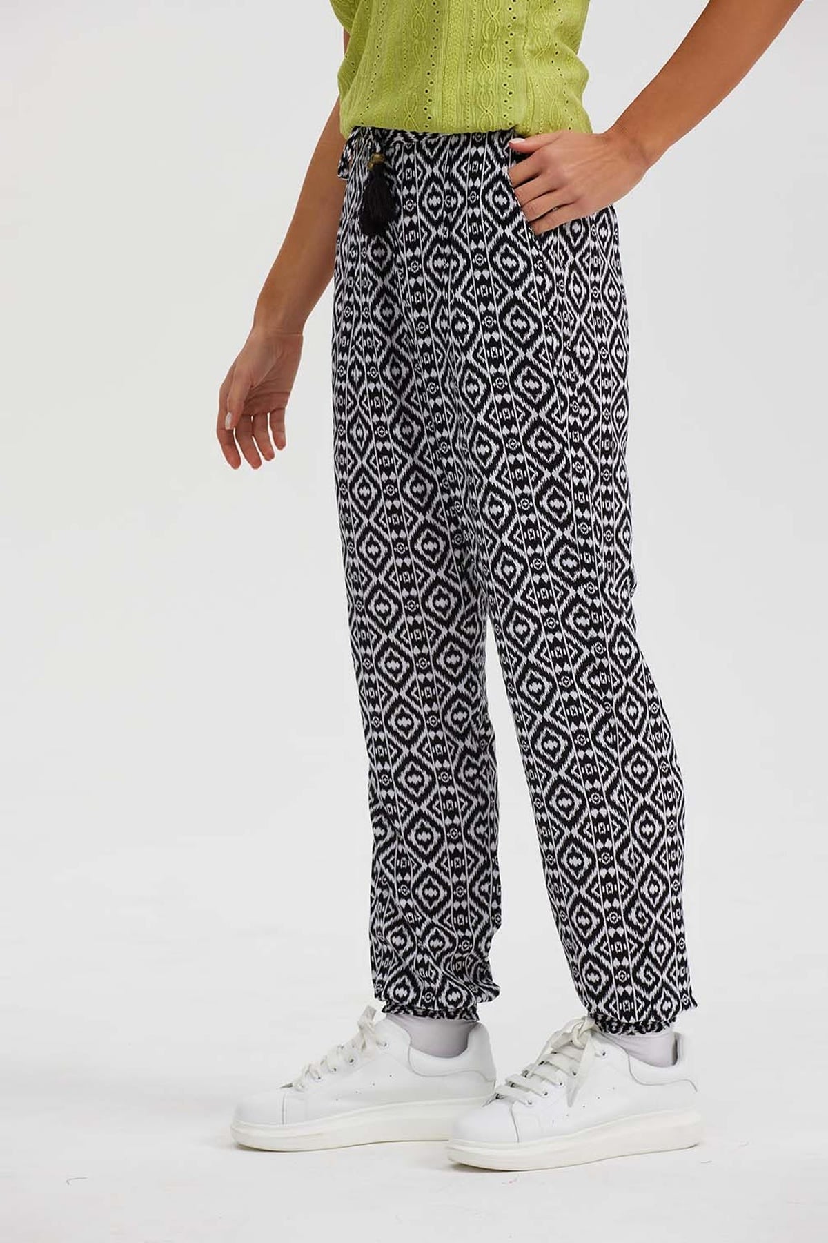 Pantalón Mujer Bombacho Puño Elástico Negro