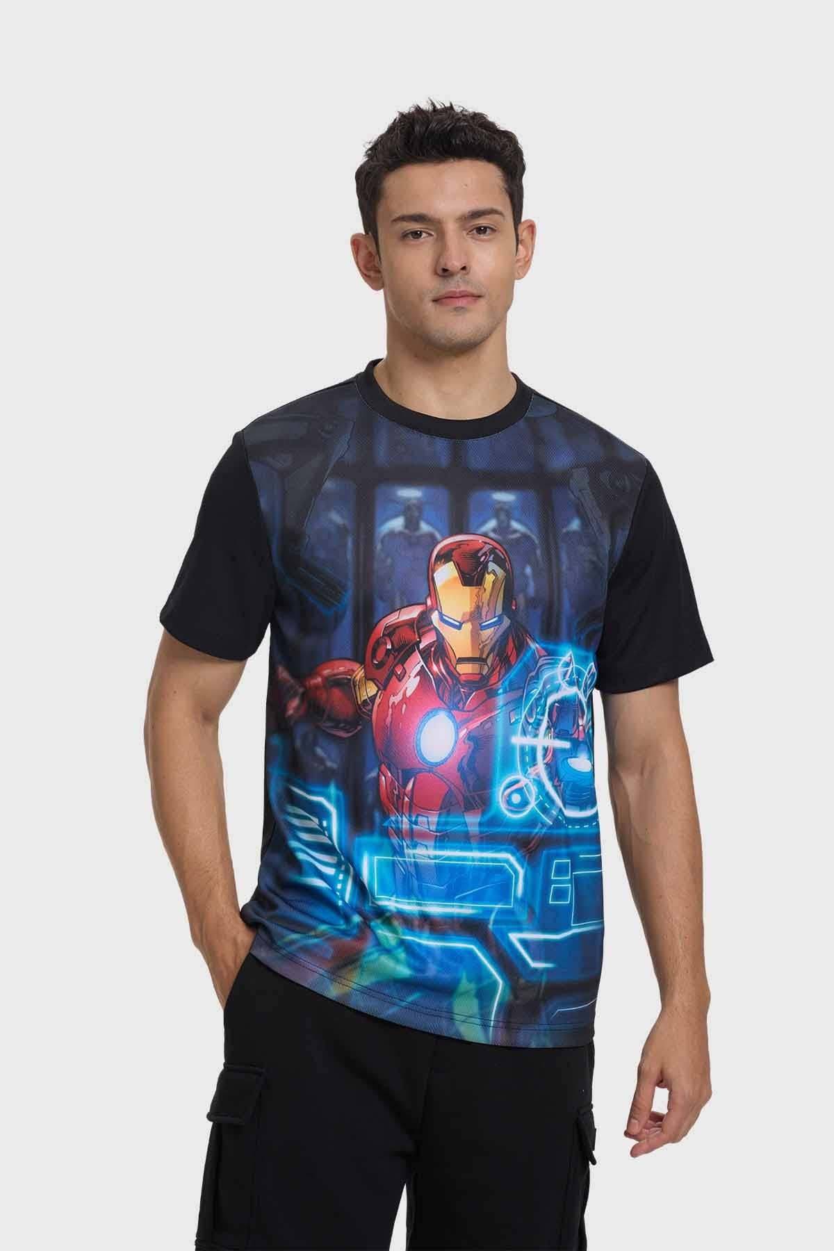 Polera hombre Iron Man negra con diseño gráfico vibrante
