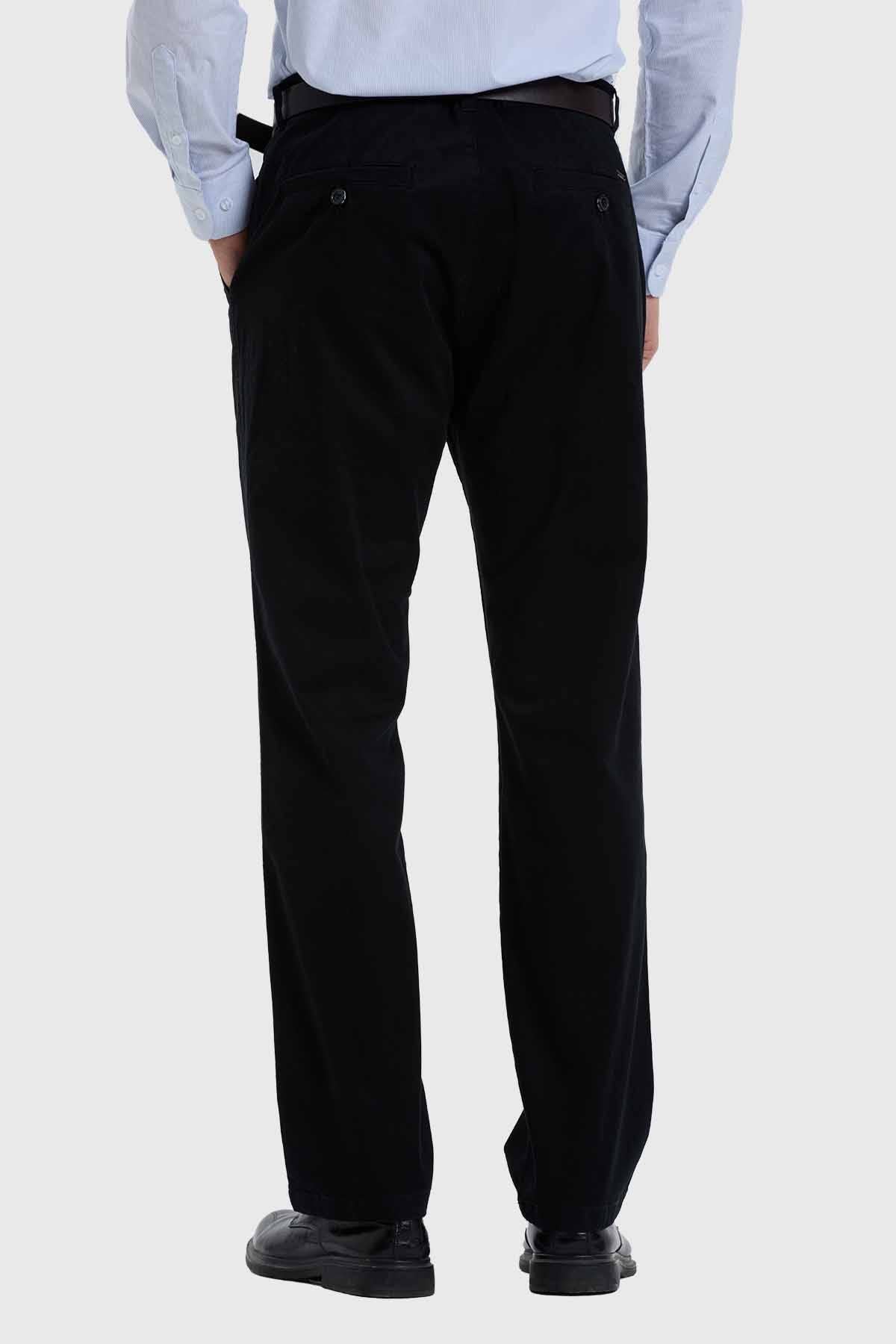 Pantalón Hombre Modelo Chino Cinturón Negro