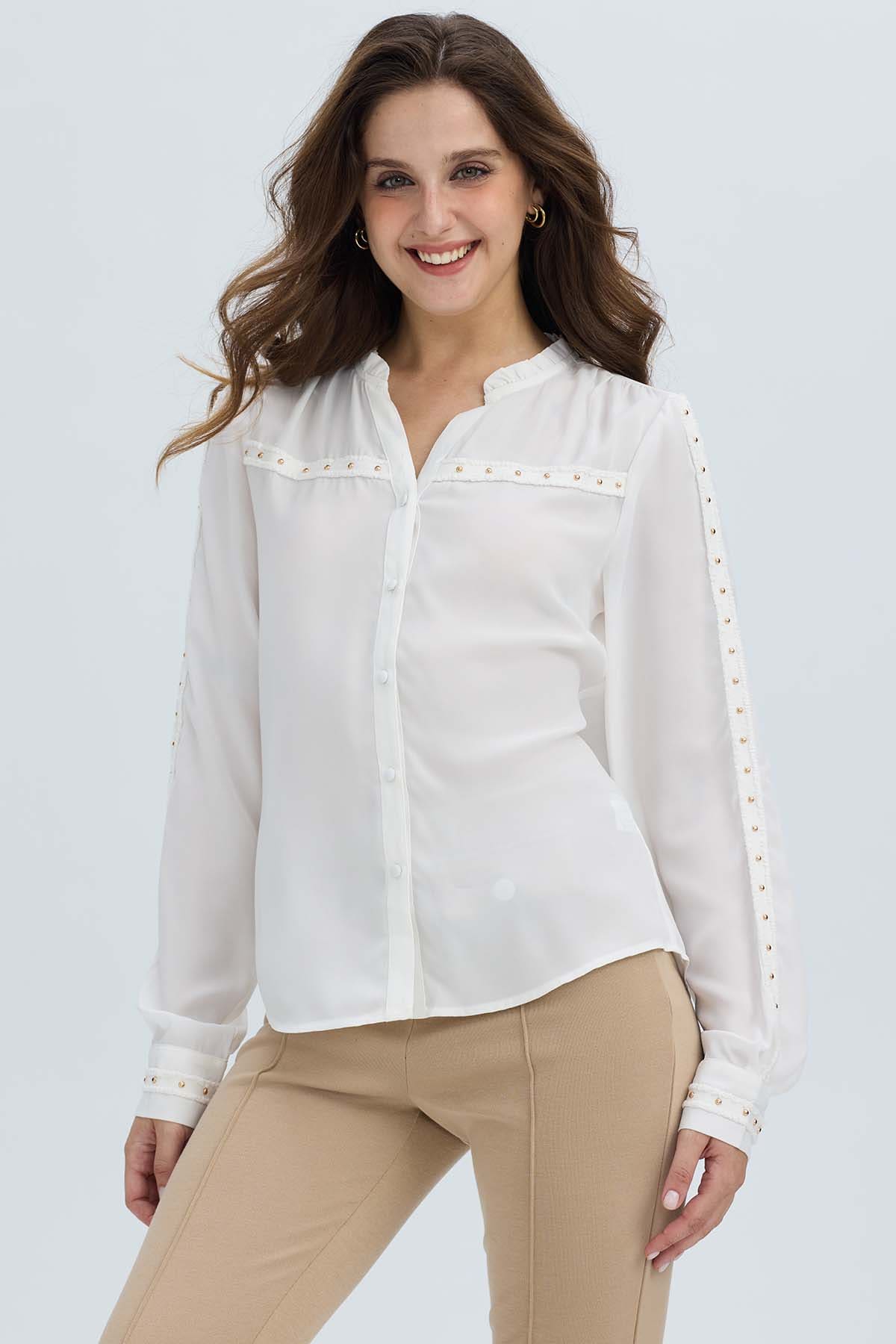 Blusa Mujer Abotonada Aplicación Crudo