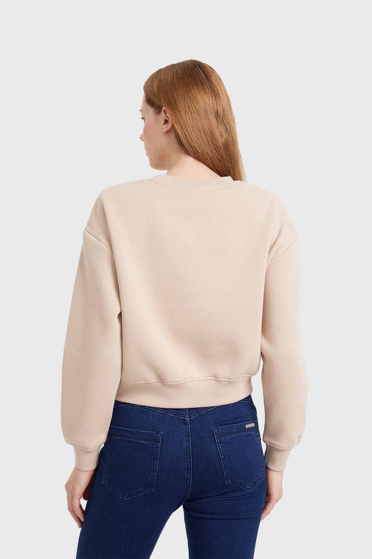 Polerón Mujer Cropped Bordado Beige