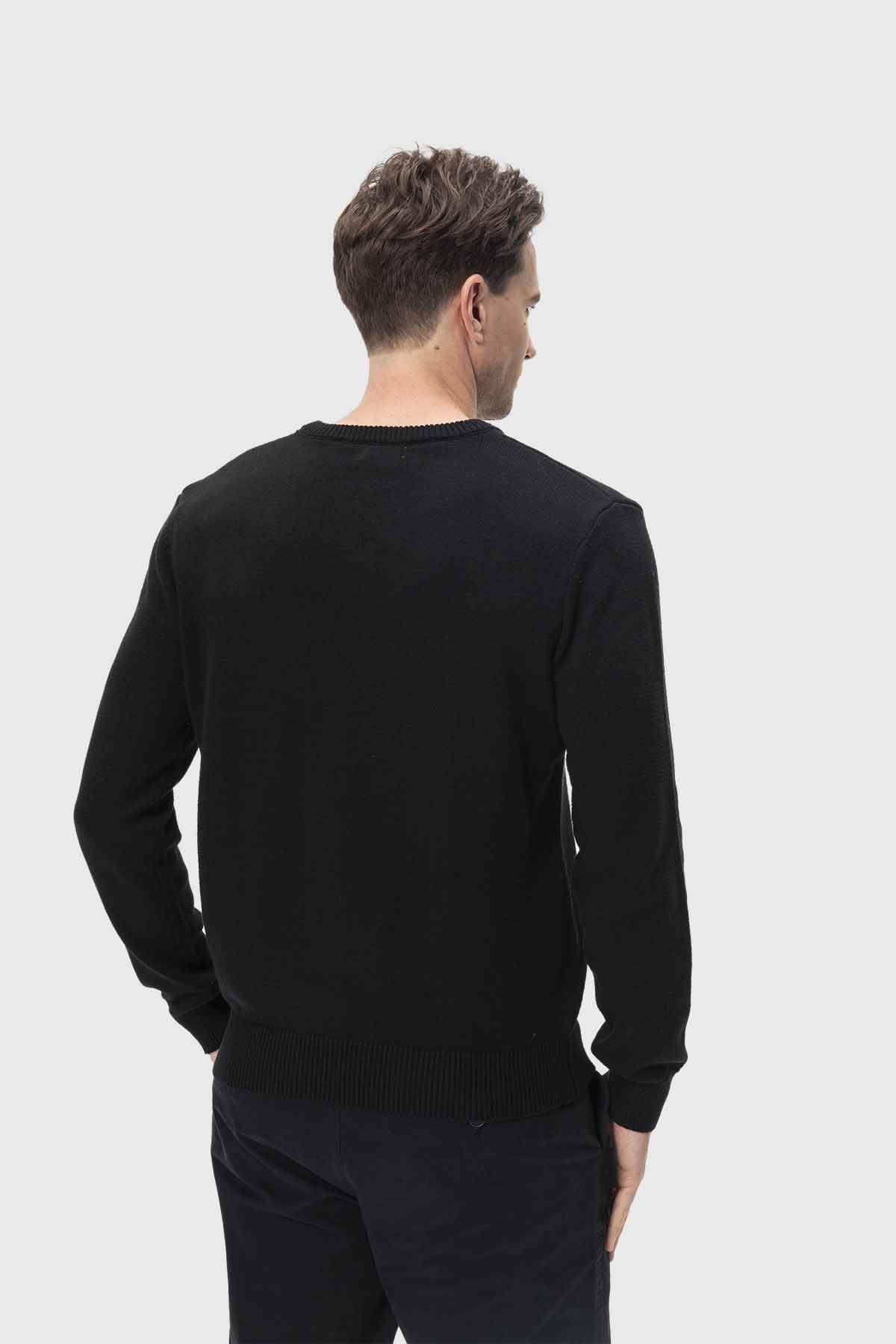 Sweater Hombre Cuello V Básico Negro