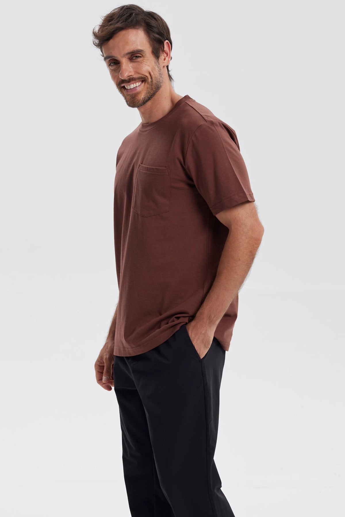 Polera Hombre Básica Con Bolsillo Café Oscuro