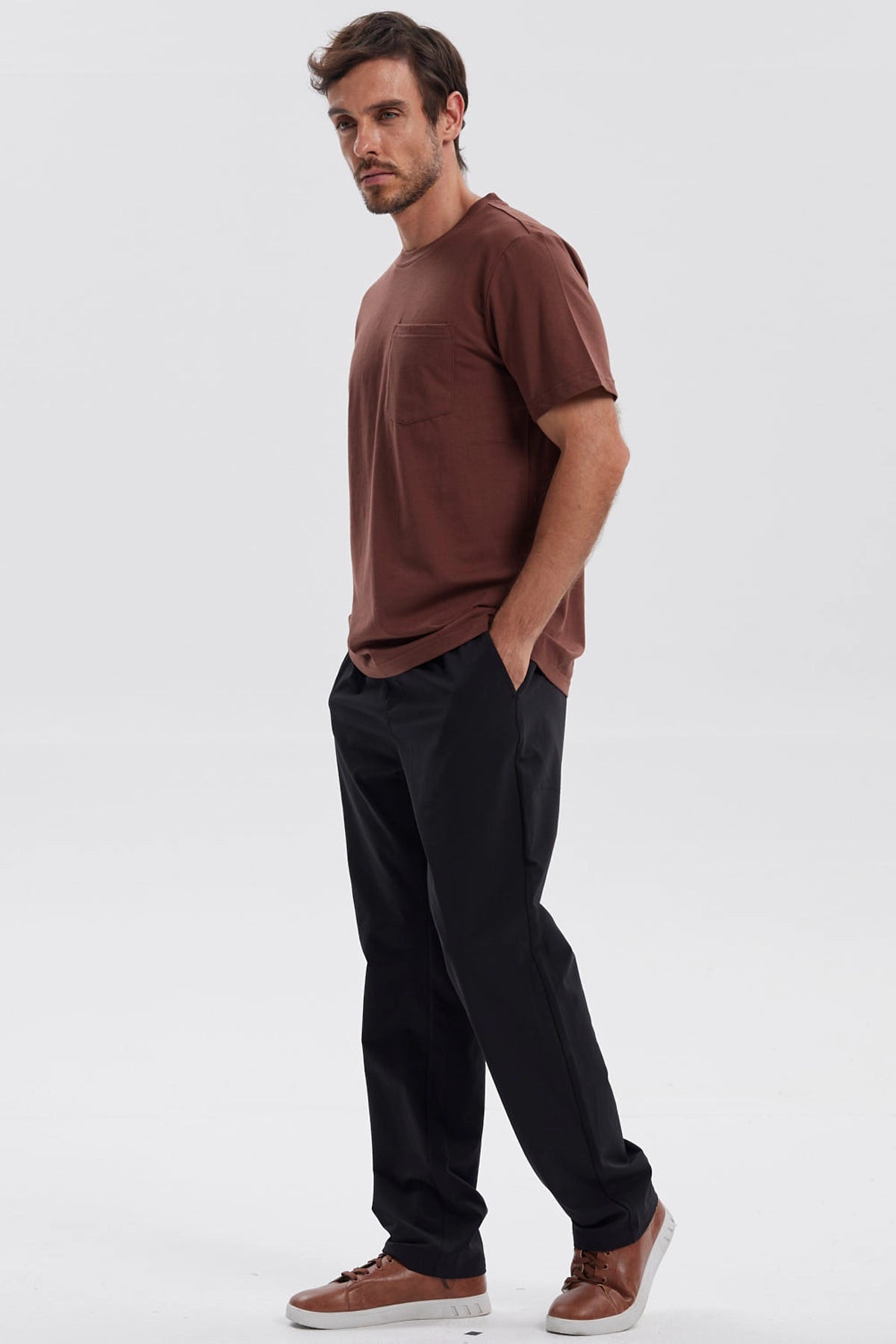 Polera Hombre Básica Con Bolsillo Café Oscuro