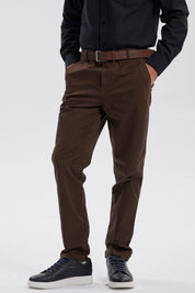 Pantalón Hombre Chino Cinturón Café