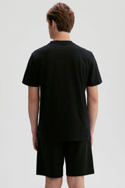 Polera Hombre Print Posicional Negro / Rojo