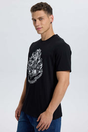Polera negra de Harry Potter para hombre con escudo de Hogwarts.