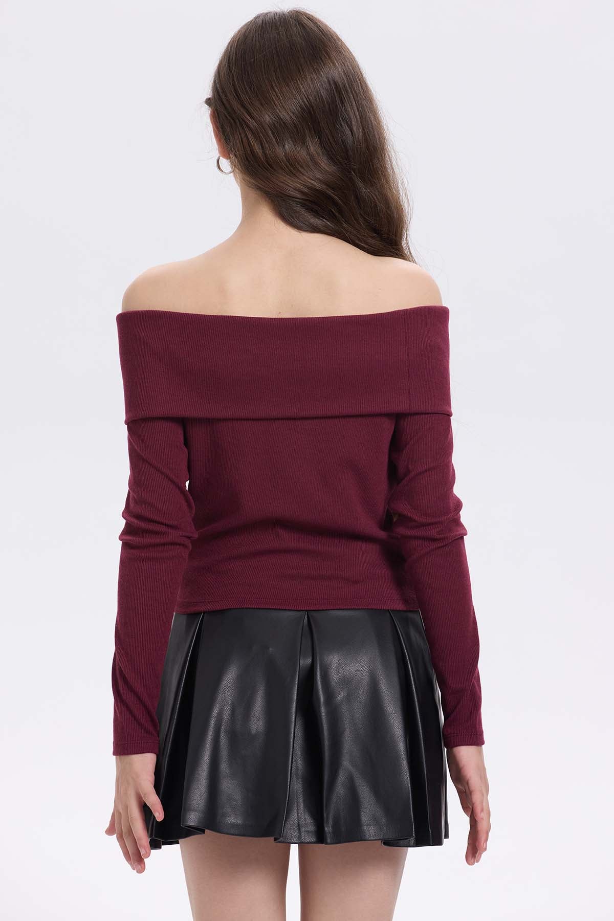 Polera niña escote Bardot burdeo