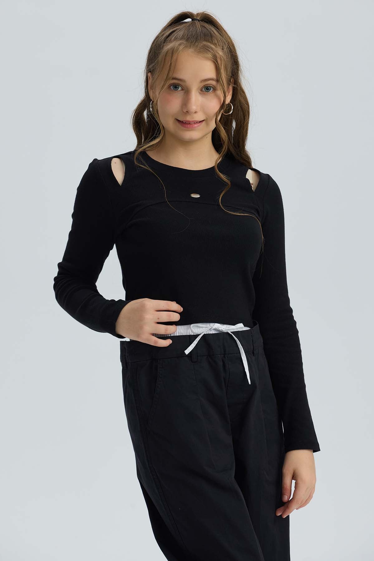 Polera Niña Escote Hombros Negro