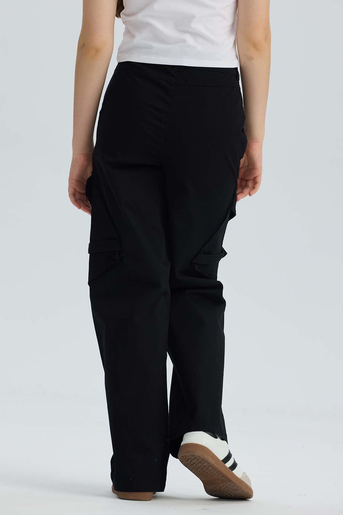 Pantalón Niña Con Bolsillos Cargos Negro