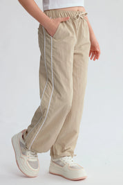 Pantalón Niña Parachute Con Piping Beige