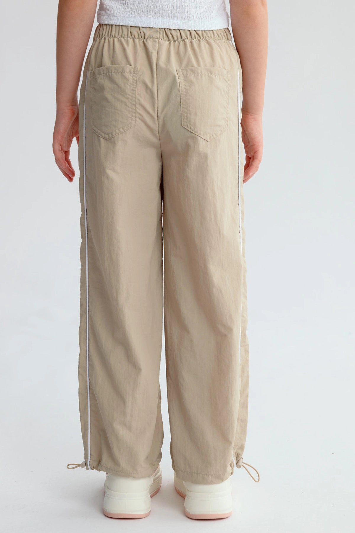 Pantalón Niña Parachute Con Piping Beige
