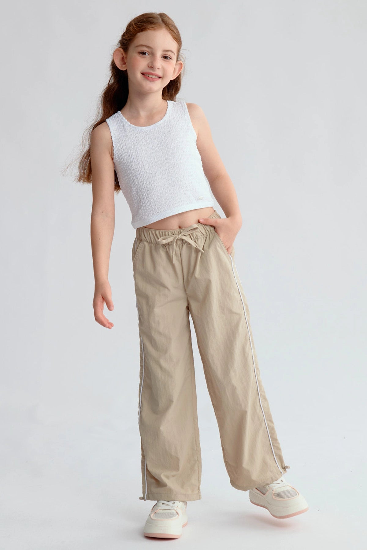 Pantalón Niña Parachute Con Piping Beige