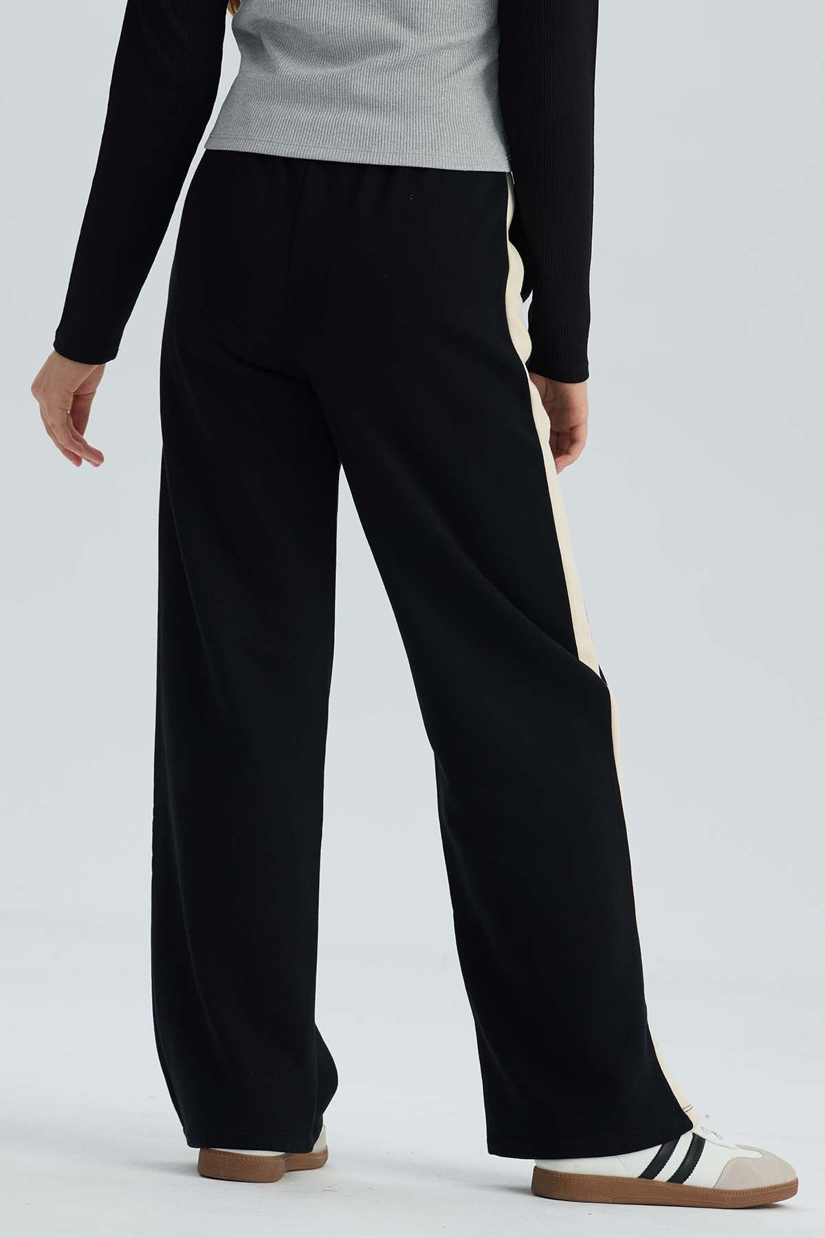 Pantalón Buzo Niña Recto Raya Costado Negro