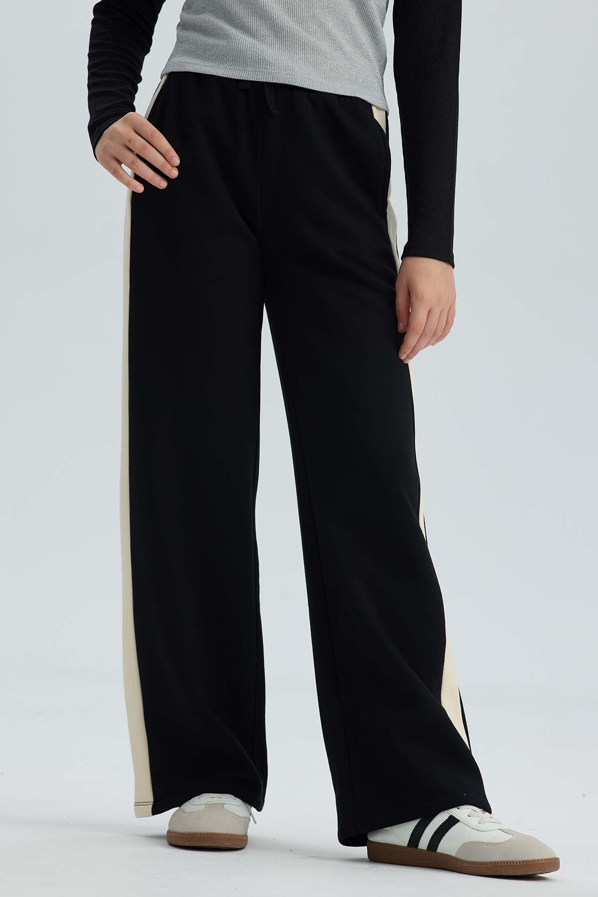 Pantalón Buzo Niña Recto Raya Costado Negro