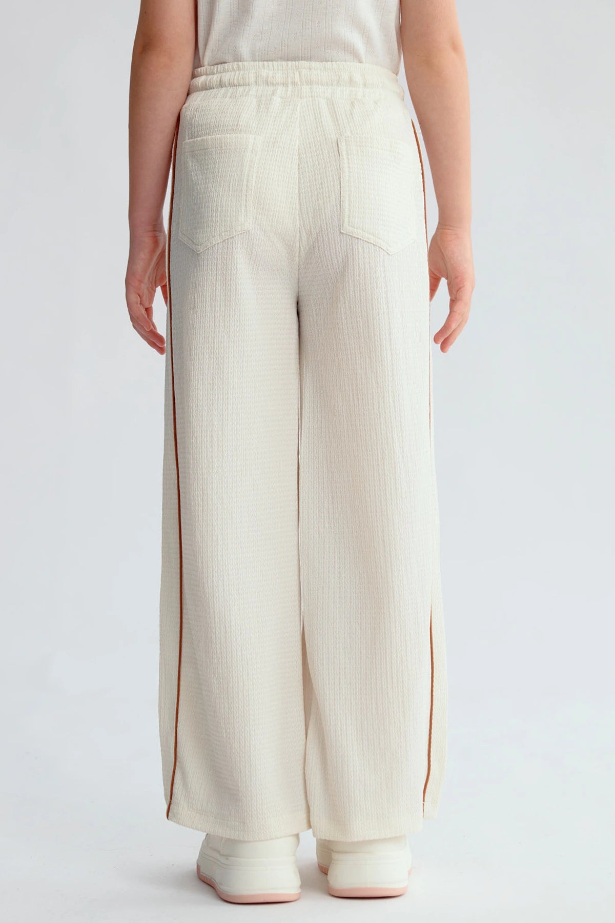 Pantalón Niña Crep Accesorios Cordón Beige