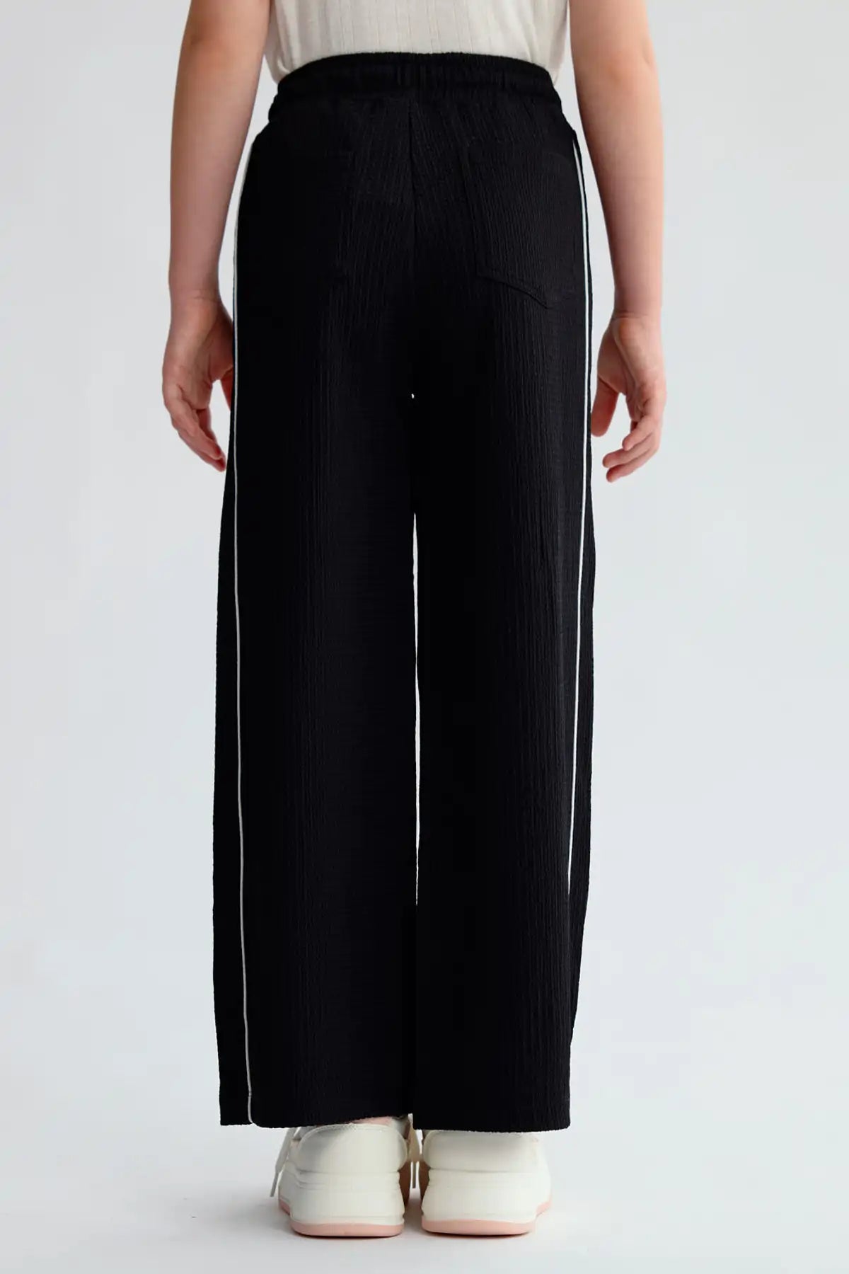 Pantalón Niña Crep Accesorios Cordón Negro