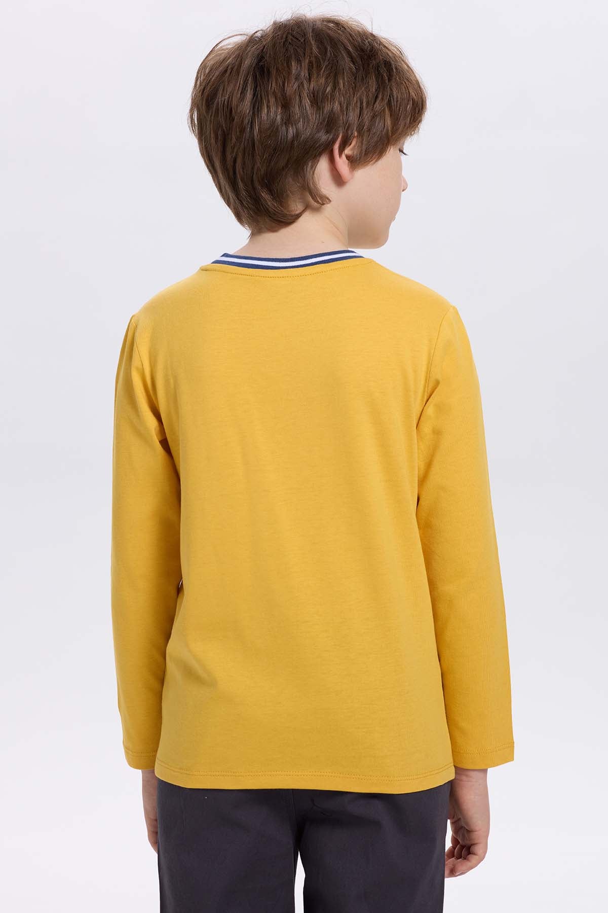 Polera Niño College Con Print Mostaza
