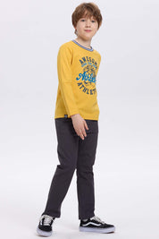 Polera Niño College Con Print Mostaza