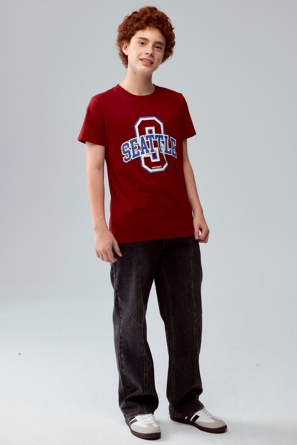 Polera Niño Básica Estampada Burdeo