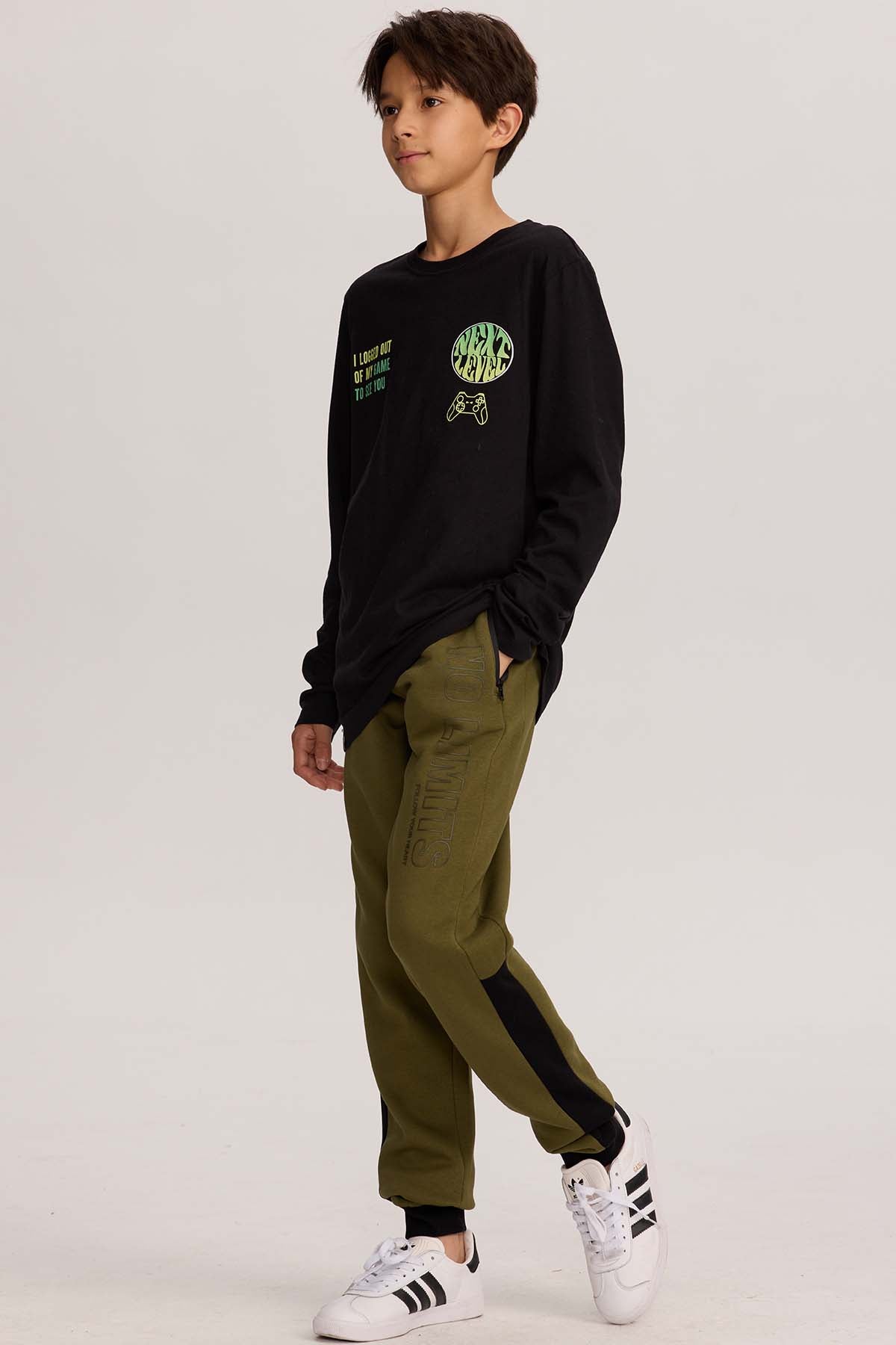 Pantalón Buzo Niño Con Cortes Verde