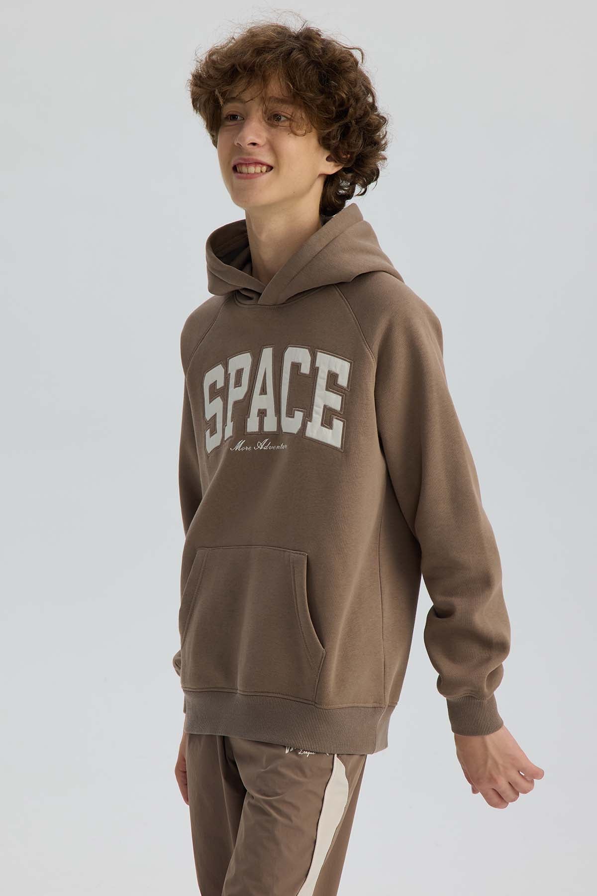 Polerón Niño Con Bordado Parche Cafe