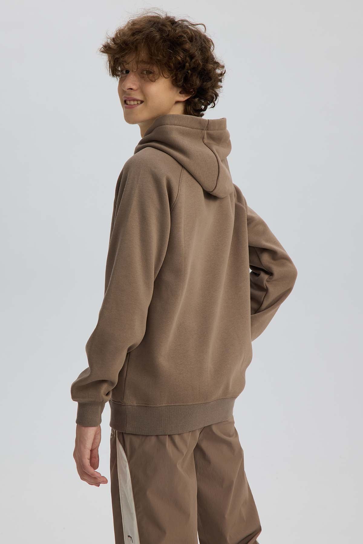 Polerón Niño Con Bordado Parche Cafe