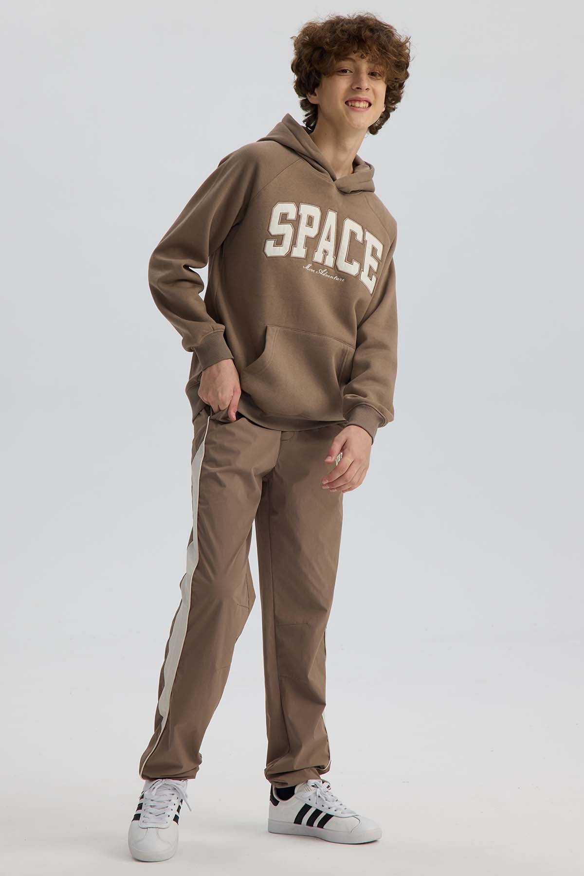 Polerón Niño Con Bordado Parche Cafe