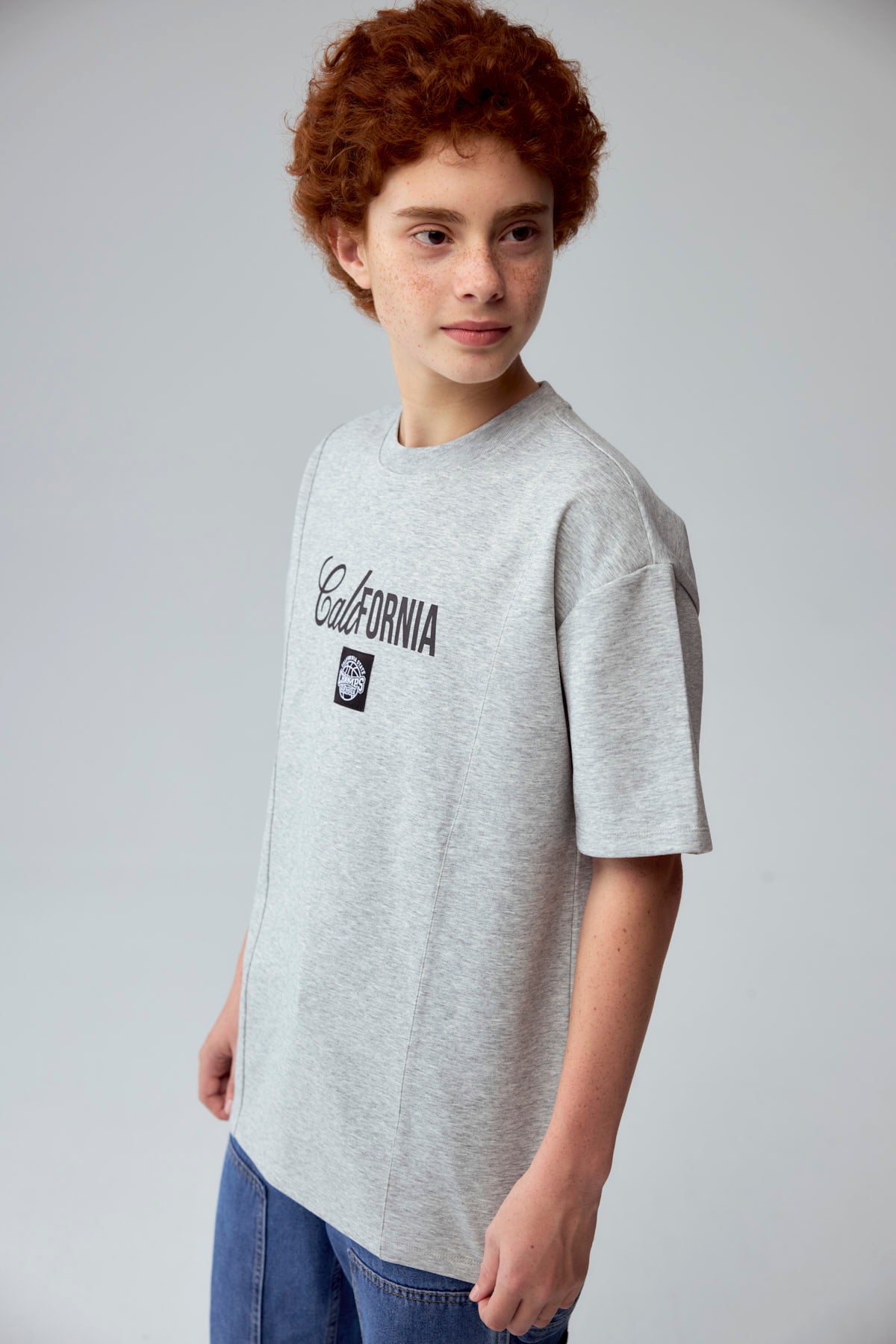 Polera Niño Label Frontal Gris Melange