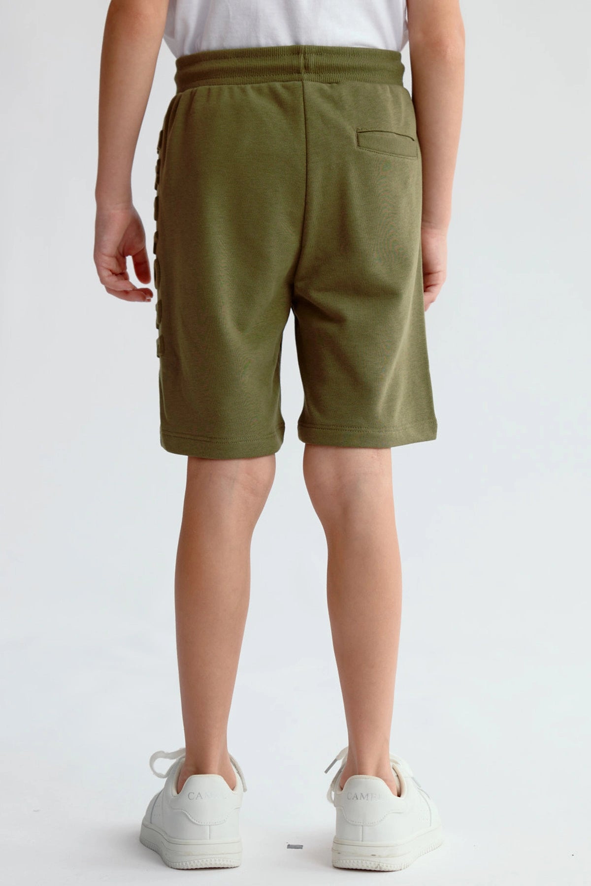 Bermuda Niño Letras Laterales Verde Militar