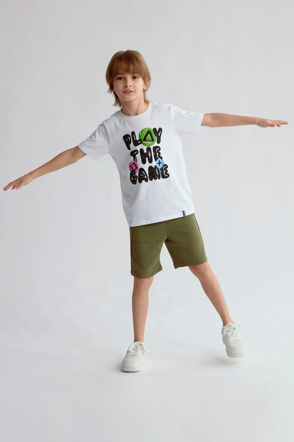 Bermuda Niño Letras Laterales Verde Militar