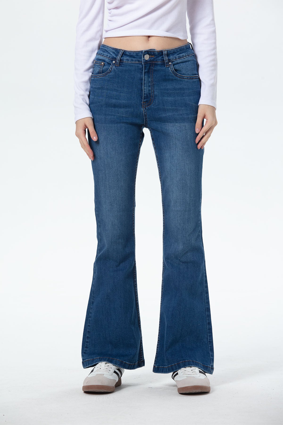 IO着用　VALLAD BLUE AUTHENTIC FLARE DENIM Jeans azul flare denim mujer | Fashion's Park Chile – Fashion´s Park