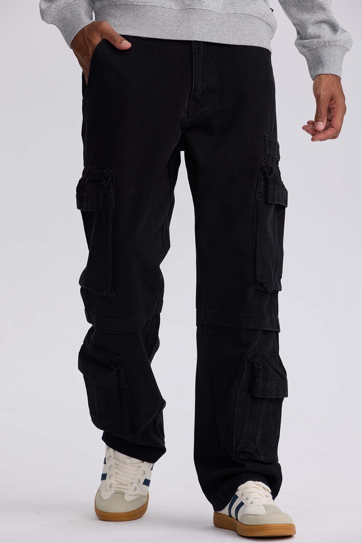 Jeans hombre doble cargo negro con bolsillos amplios