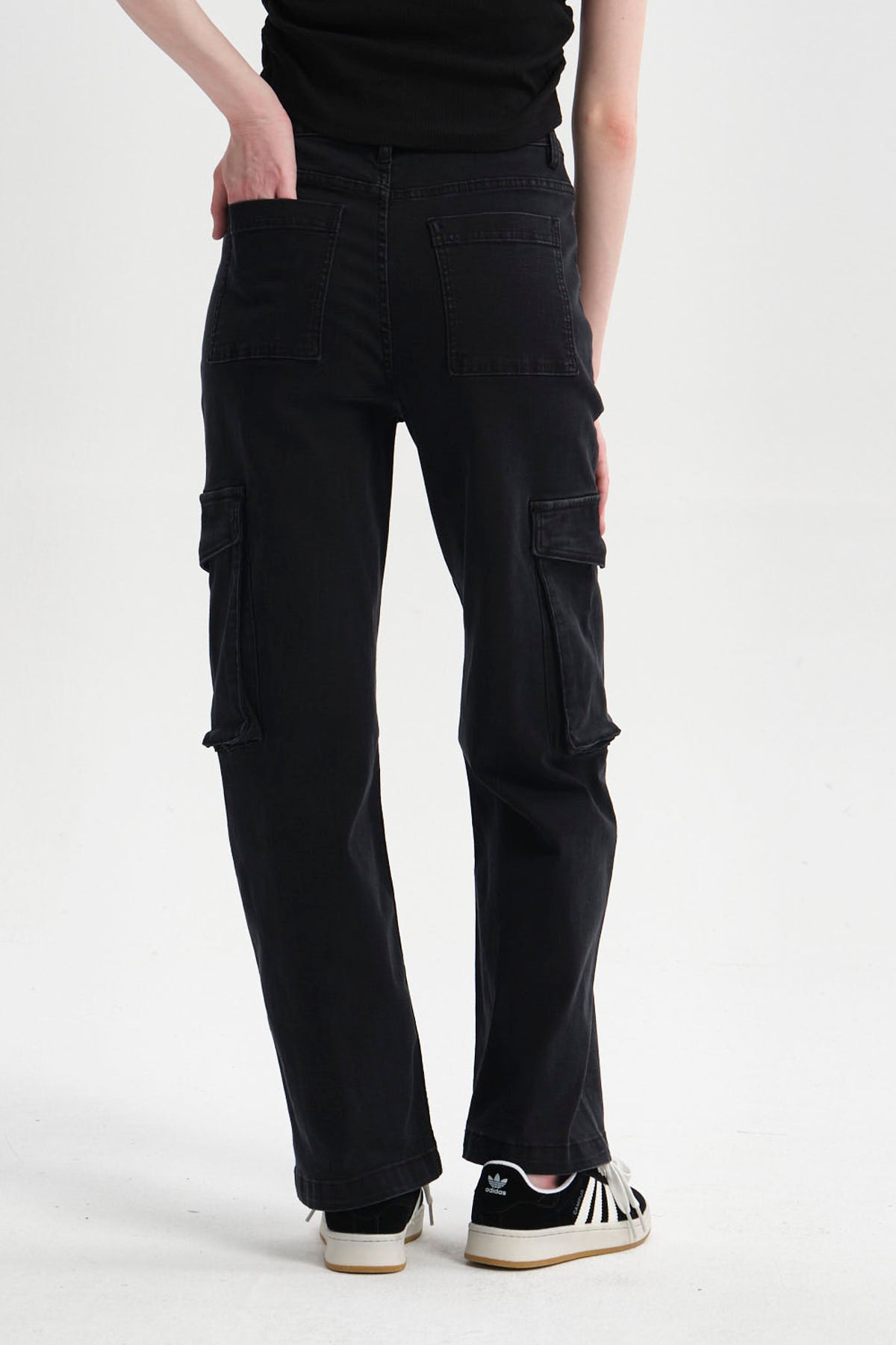 Jeans Mujer Cargo Calce Recto Negro