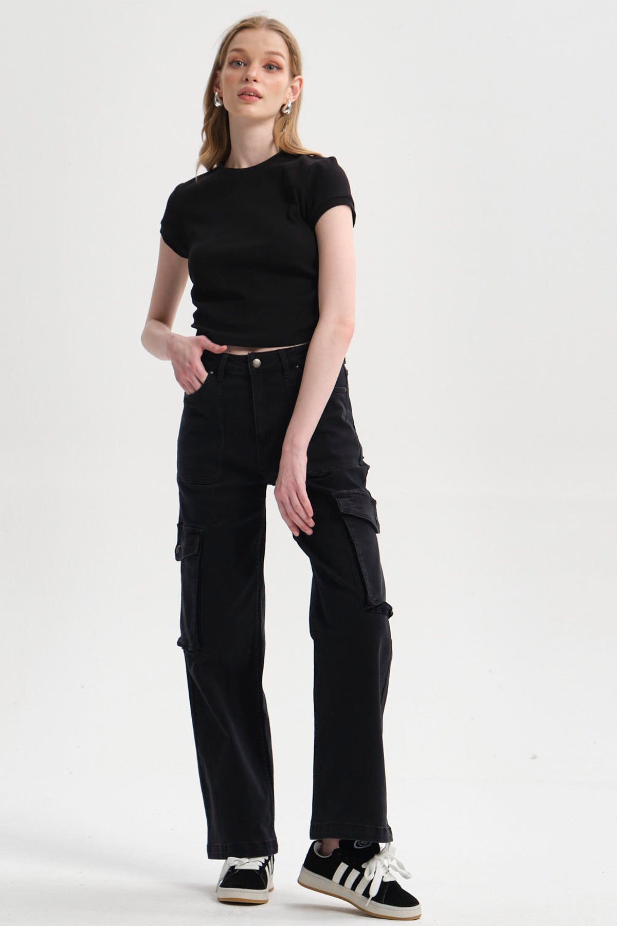 Jeans Mujer Cargo Calce Recto Negro