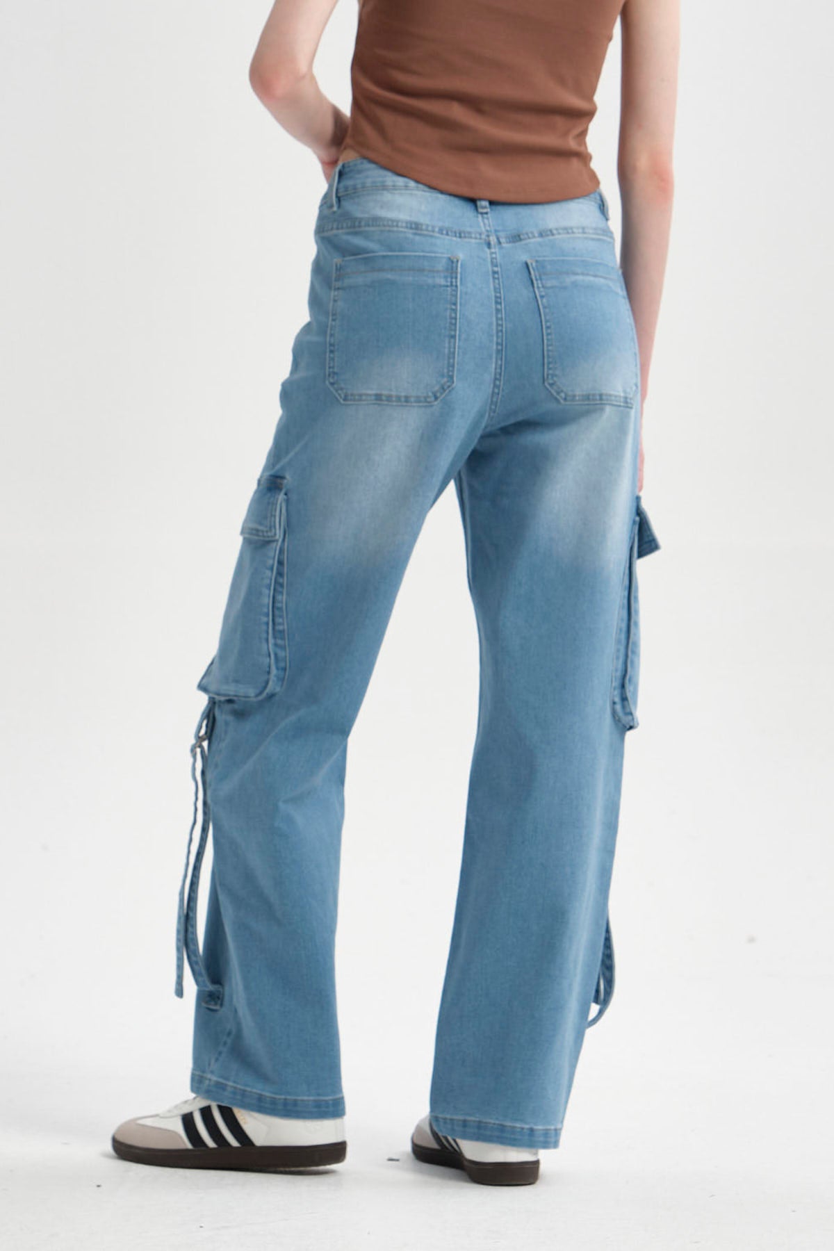 Jeans Mujer Calce Recto Cargo Amarra Azul Claro