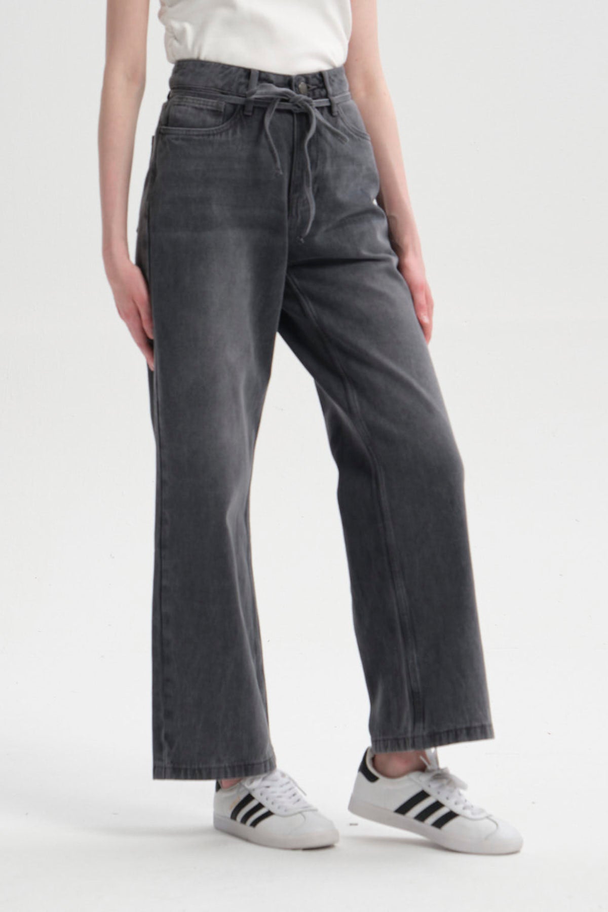 Jeans Mujer Calce Recto Lazo Gris