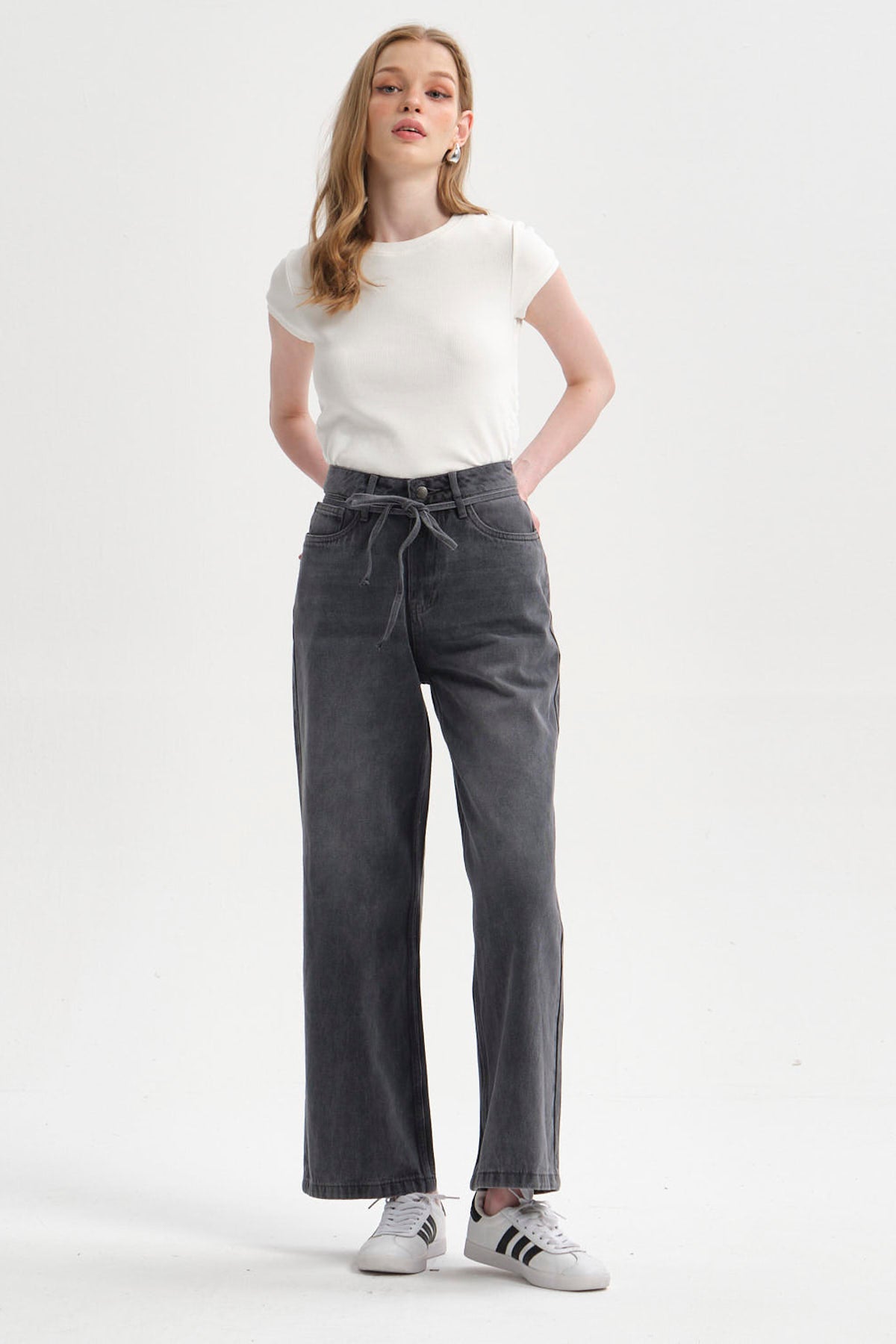 Jeans Mujer Calce Recto Lazo Gris