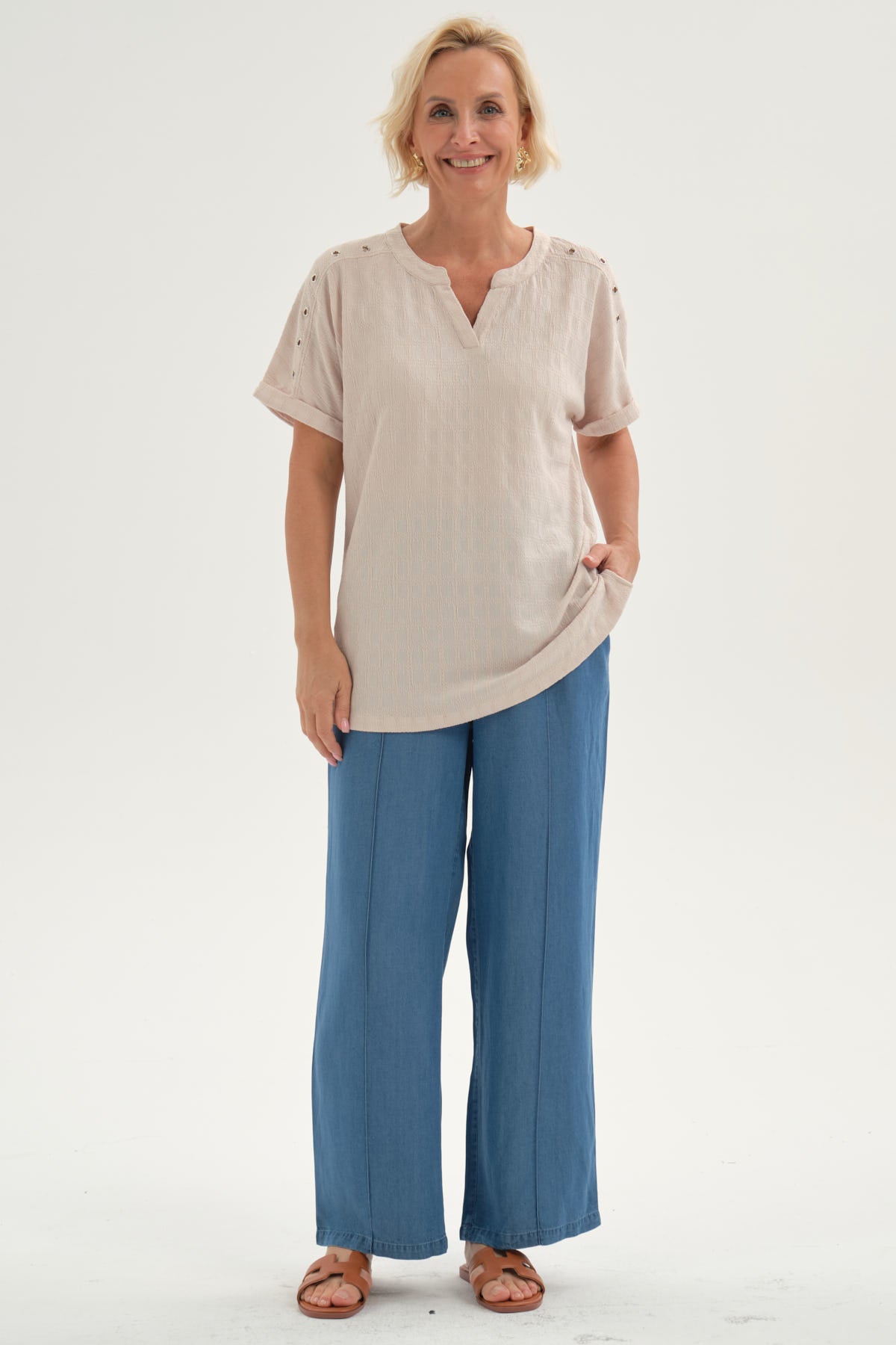 Polera Mujer Tachitas Beige