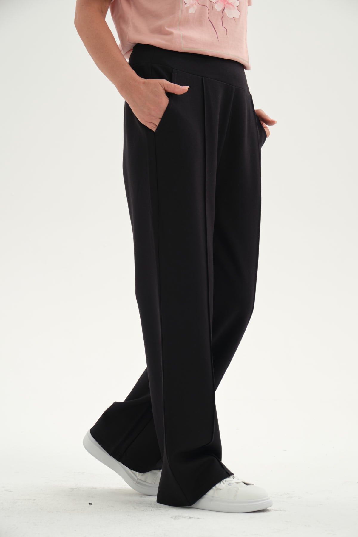 Pantalón Mujer Calce Recto Corte Delantero Negro