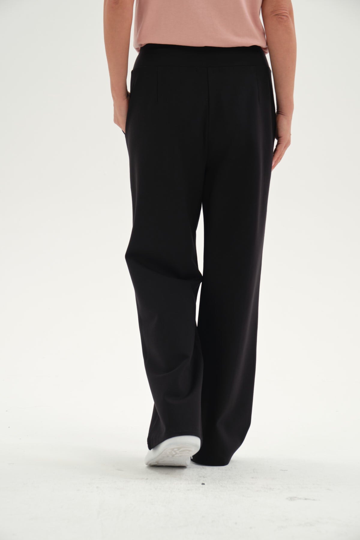 Pantalón Mujer Calce Recto Corte Delantero Negro