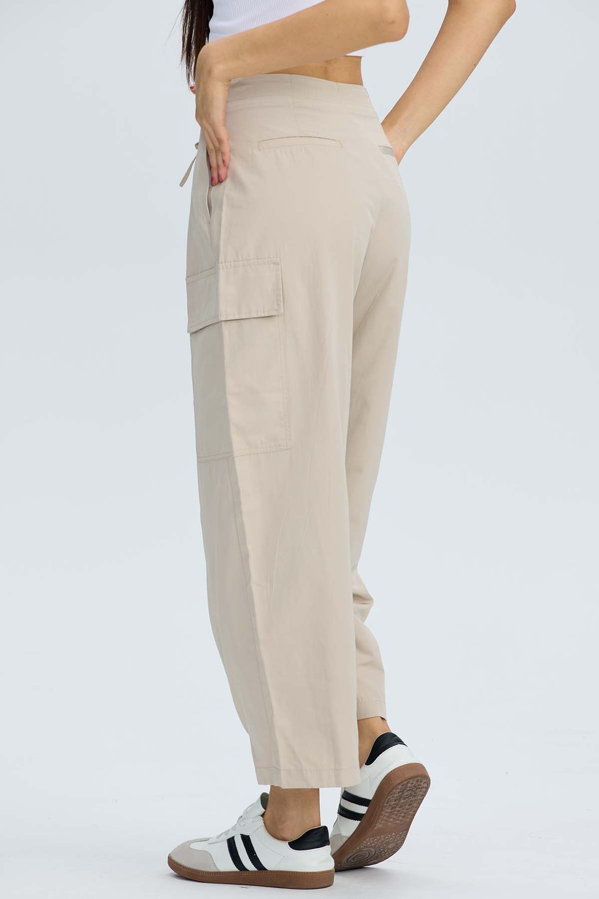 Pantalón Mujer Cargo Parachute Beige