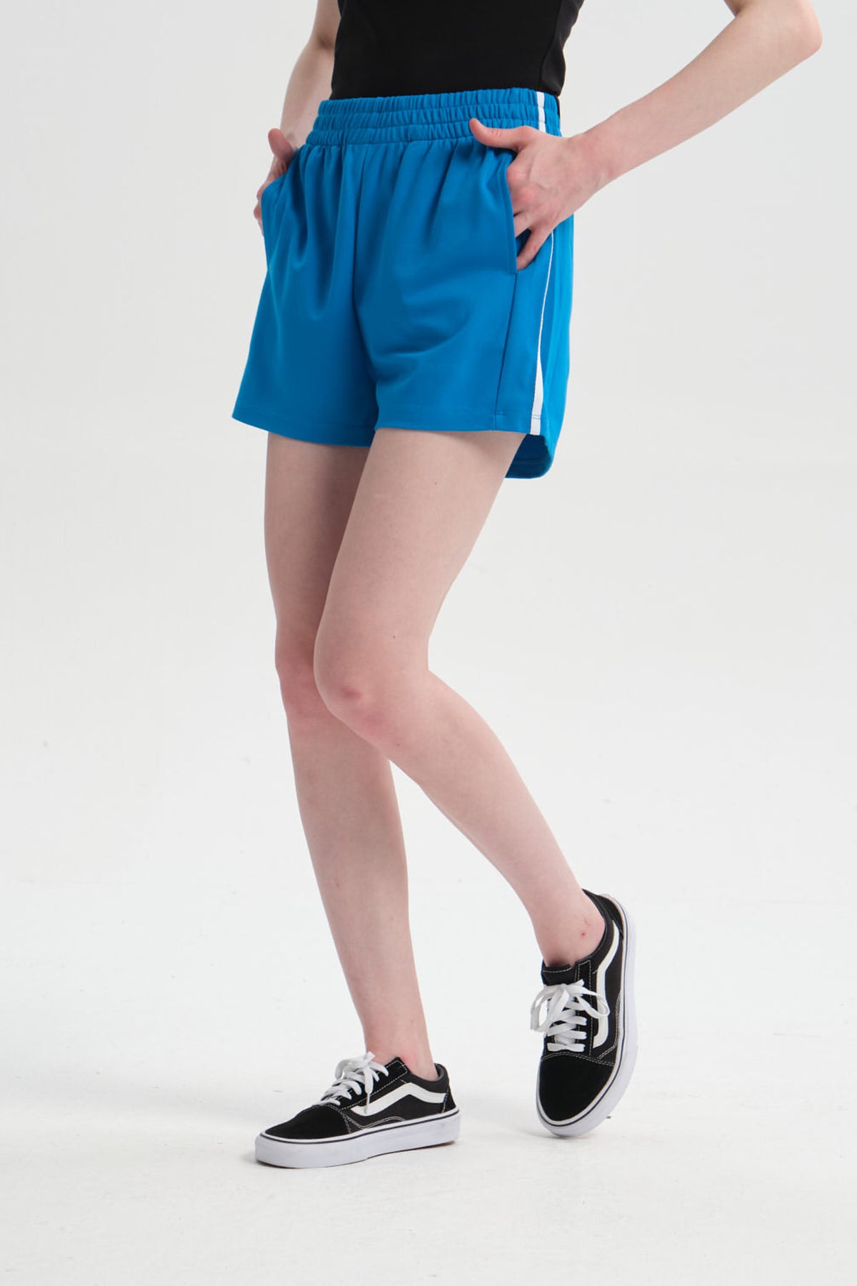 Short Mujer Raya Costado Azulino