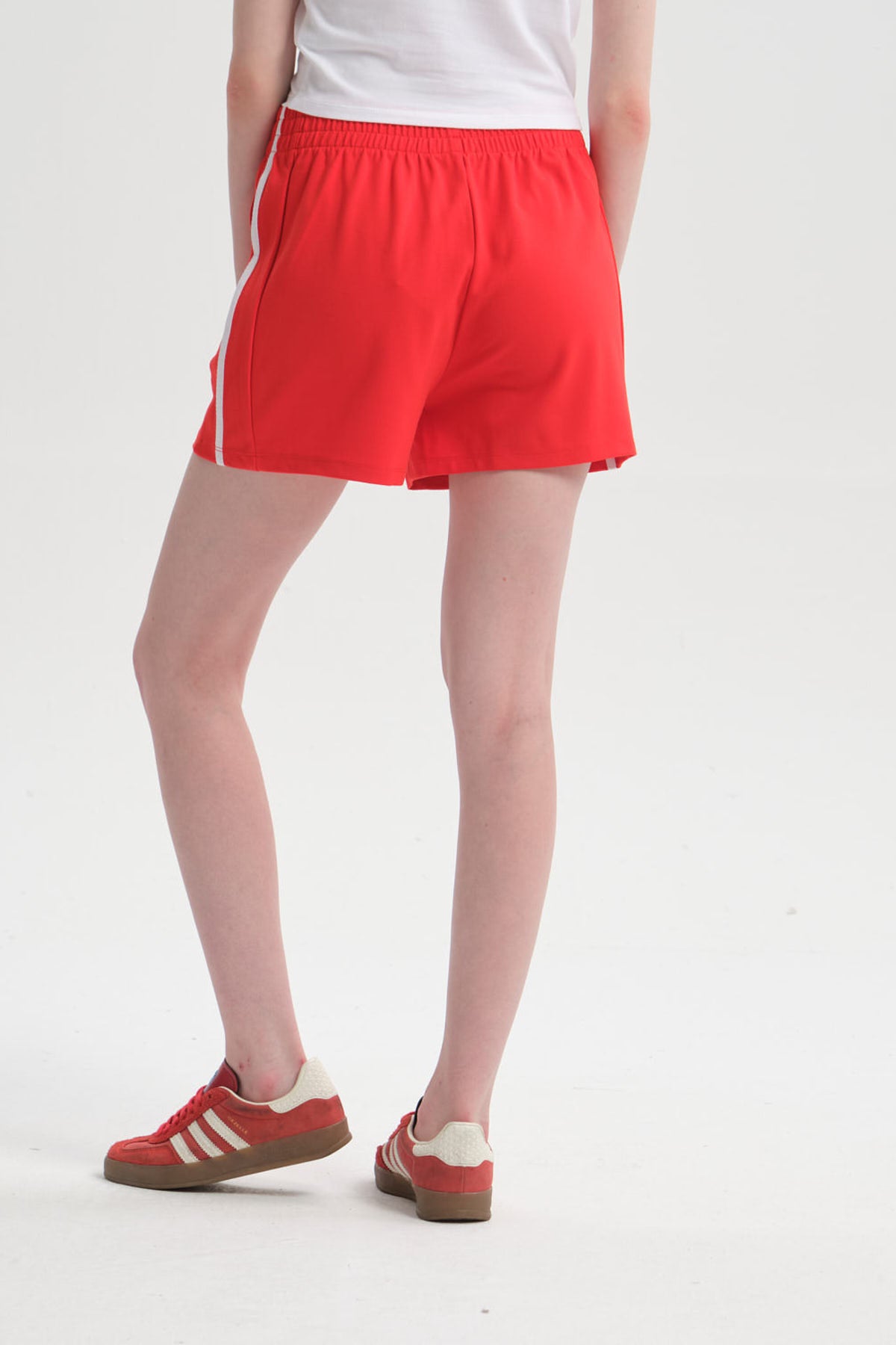 Short Mujer Raya Costado Rojo