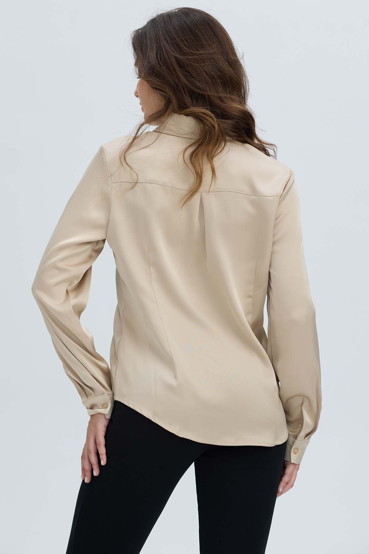 Blusa Mujer Satinada Abotonada Beige