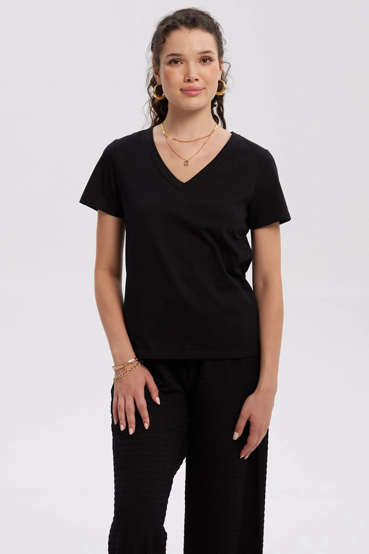 Polera Algodón Negra Manga Corta Cuello Redondo – BY DELUXE Chile
