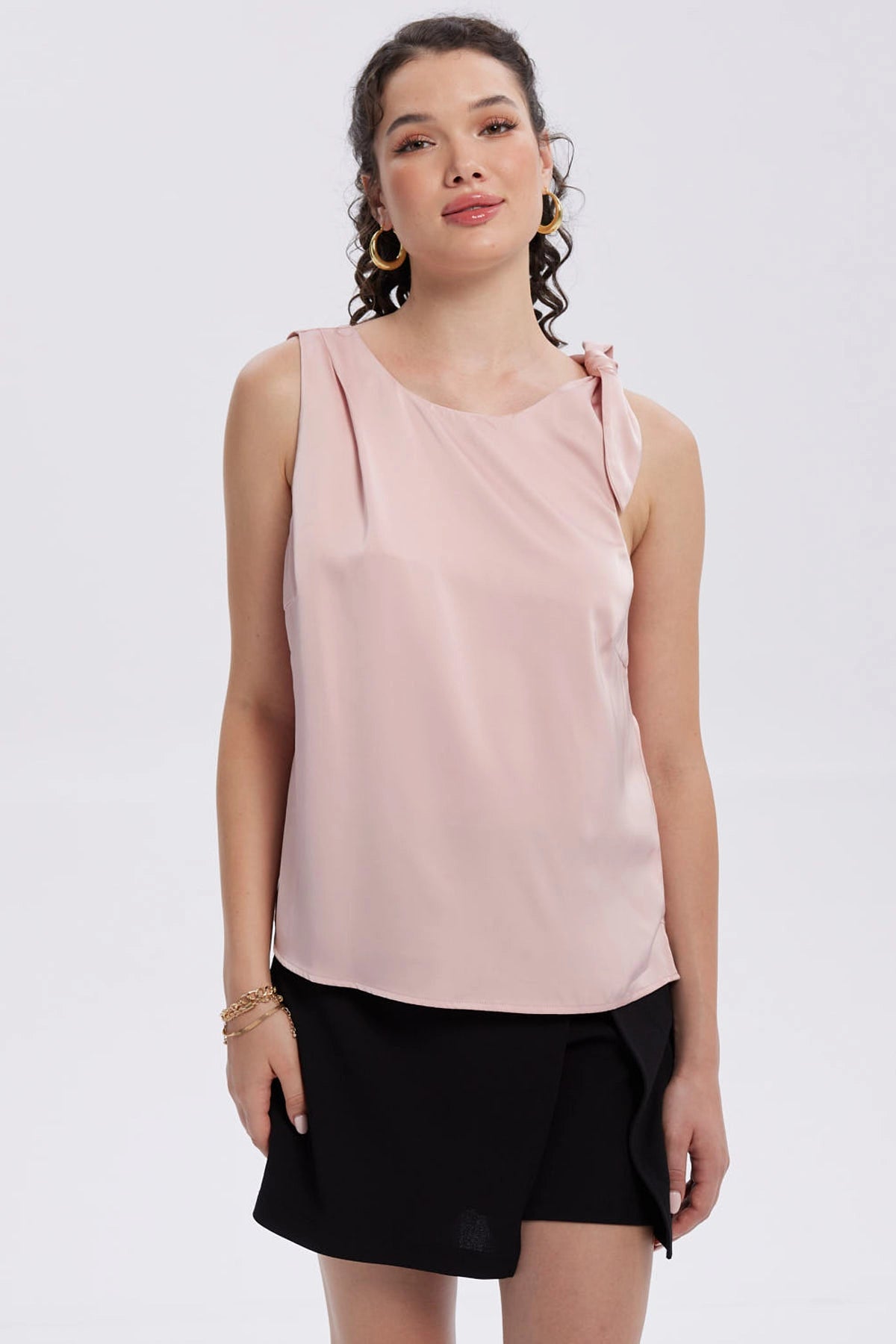 Blusa Mujer Satinada Aplicación Nudo Palo Rosa